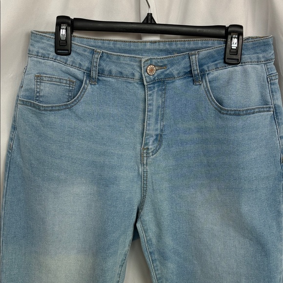 Cropped Blue Jeans - Picture 5 of 7